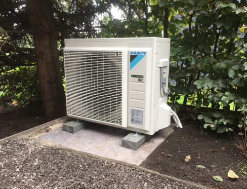 Daikin airconditioning systeem, buitenunit opstelling in tuin